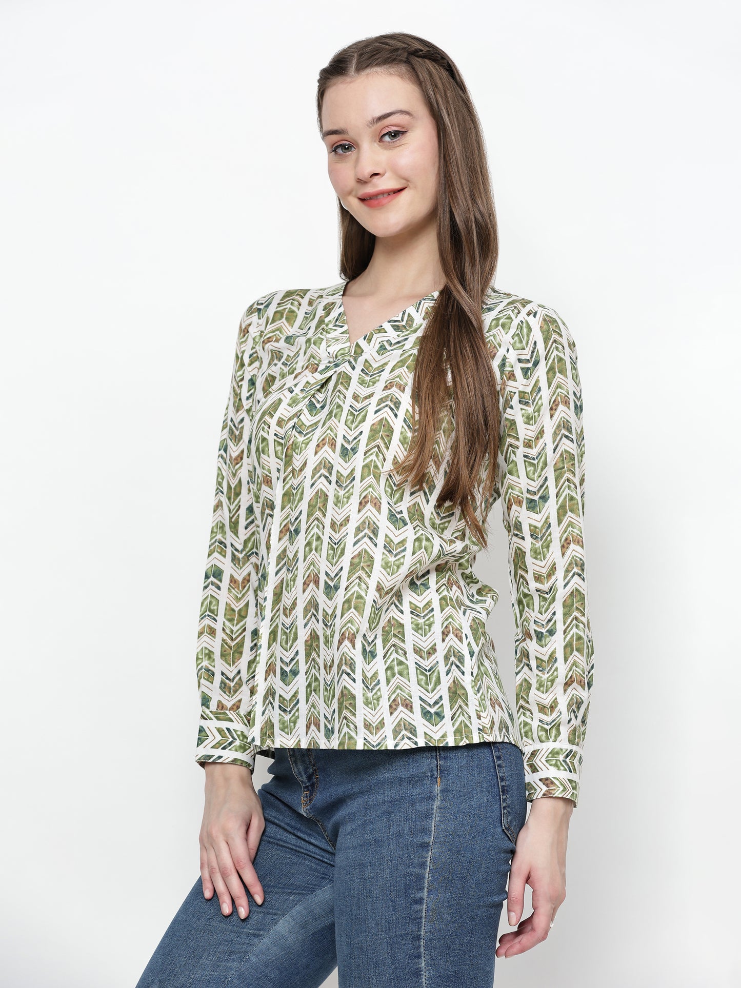 TrendRush Women Green Geometric Printed V-Neck Top