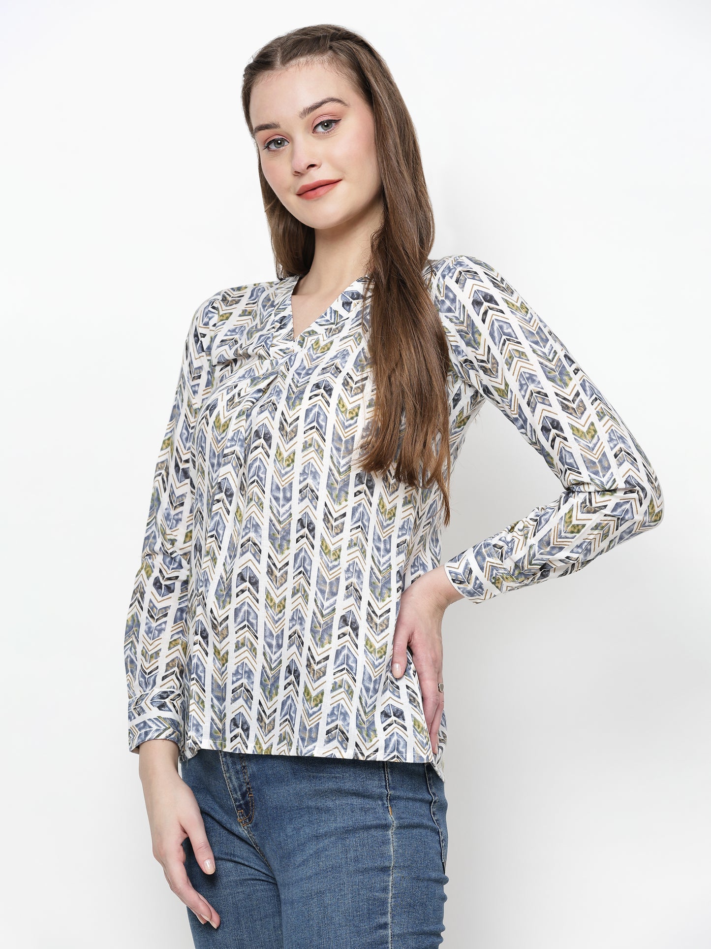 TrendRush Women Blue Geometric Printed V-Neck Top