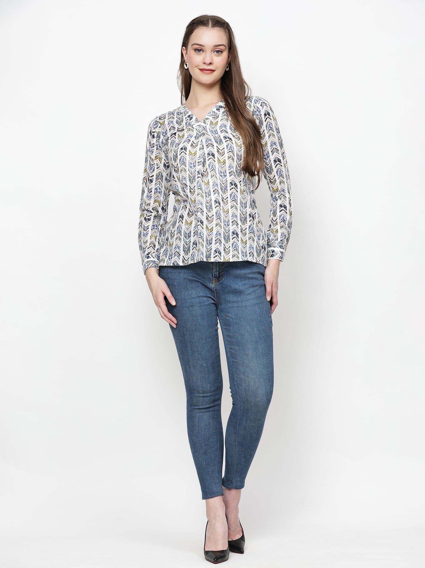 TrendRush Women Blue Geometric Printed V-Neck Top