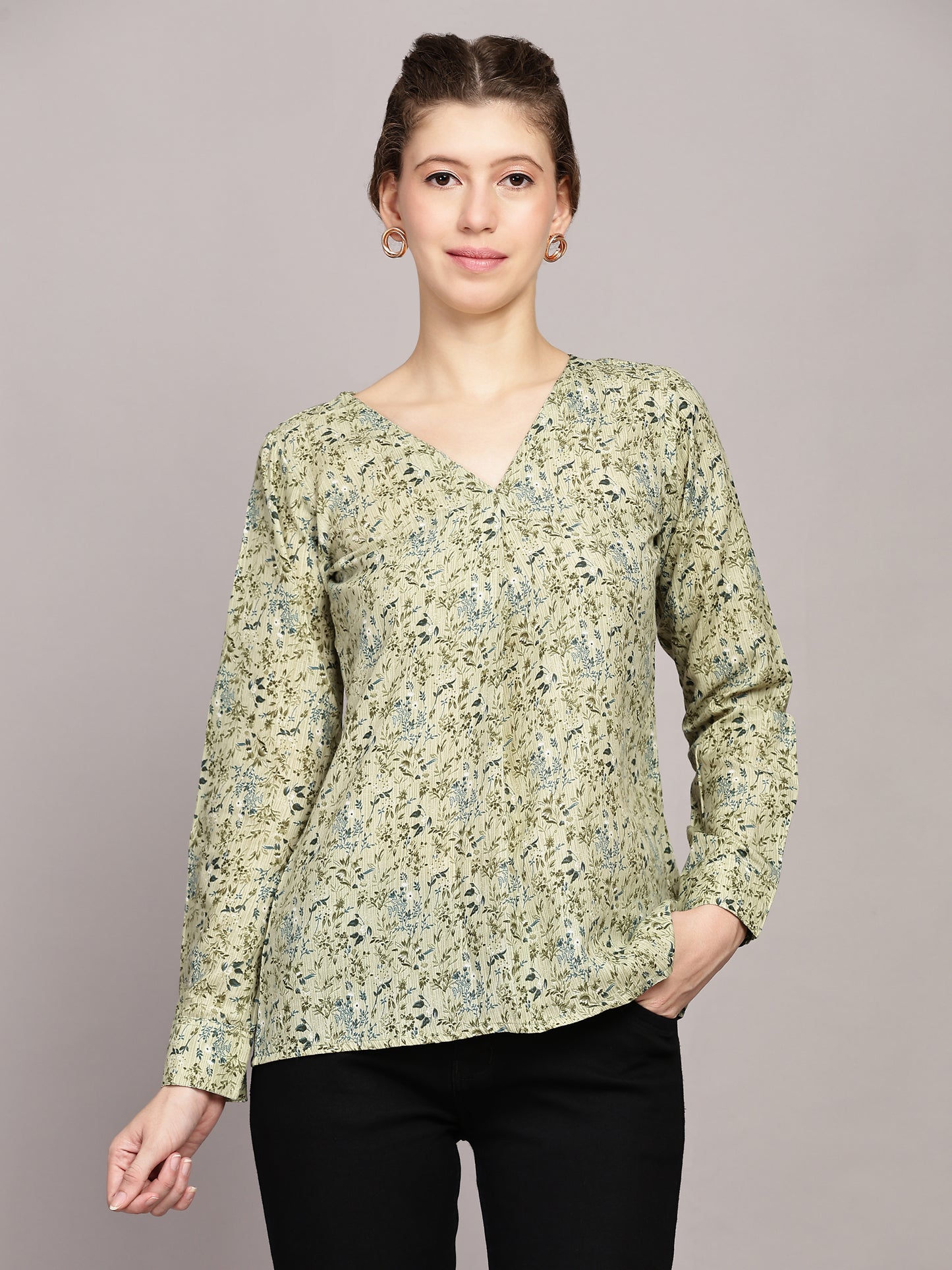 TrendRush Women Green Floral Printed V-Neck Top