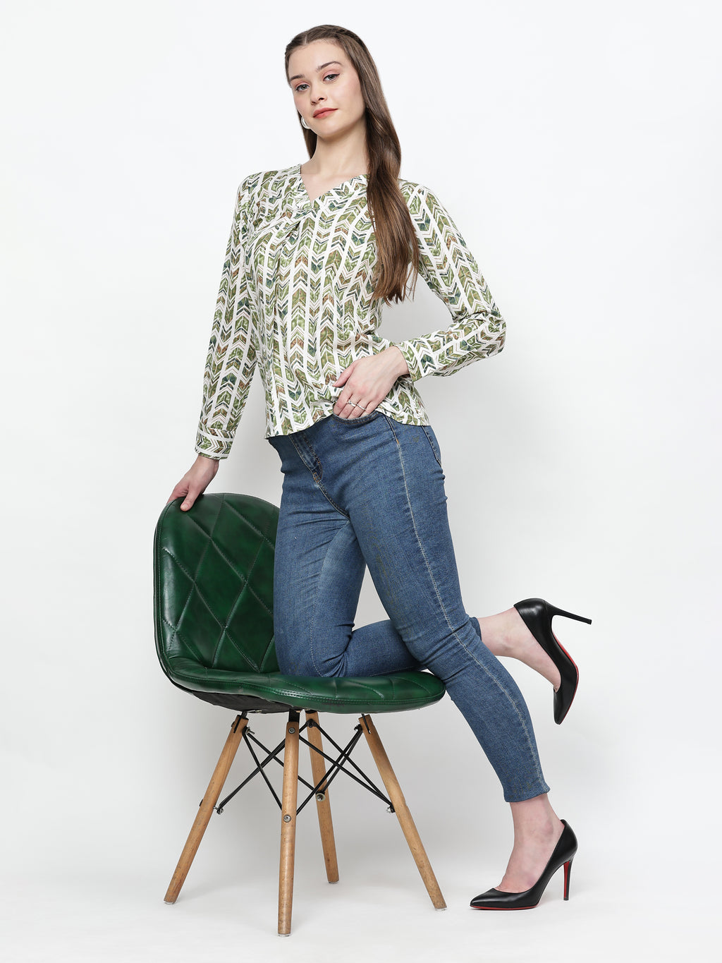 TrendRush Women Green Geometric Printed V-Neck Top