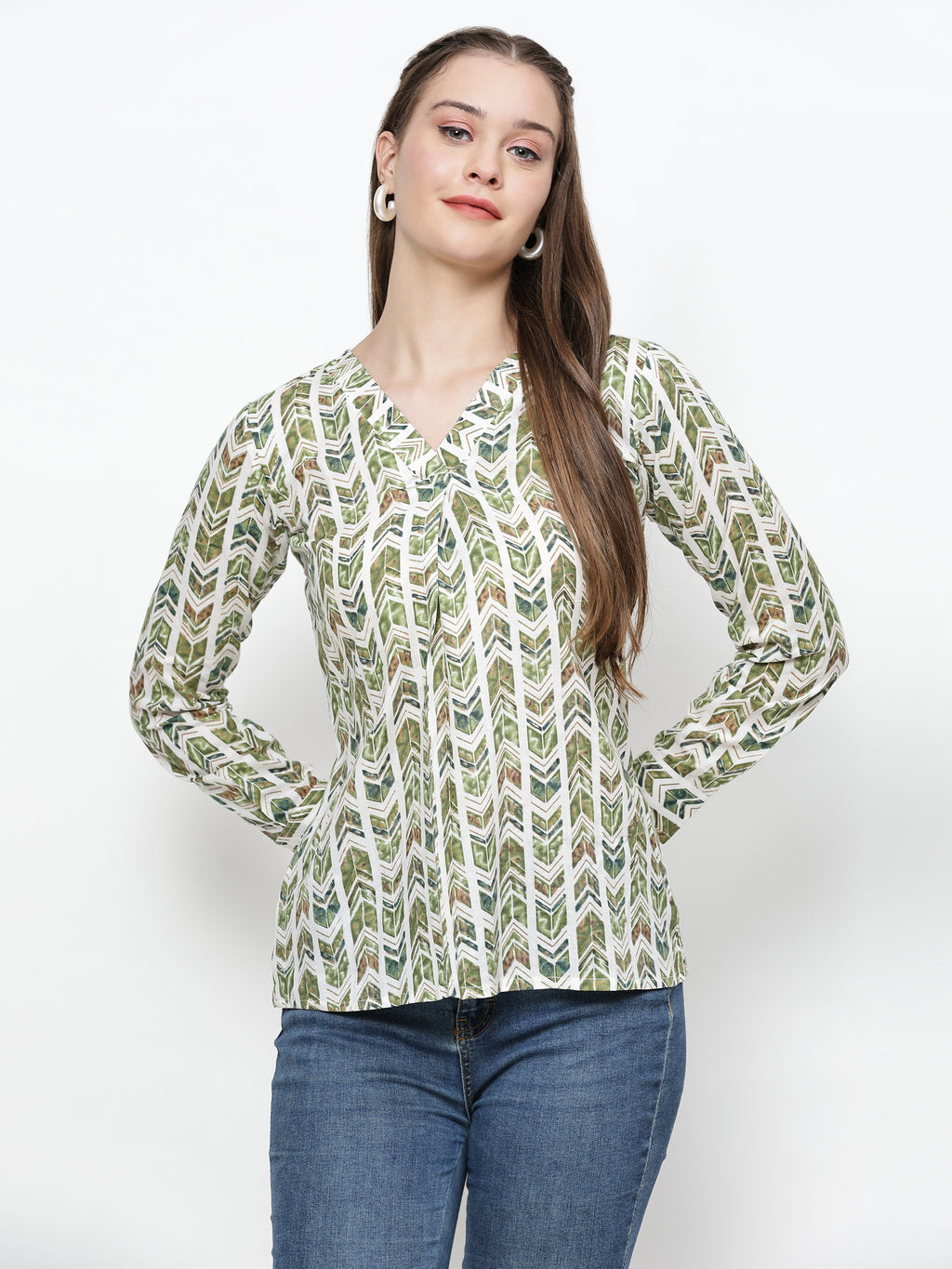 TrendRush Women Green Geometric Printed V-Neck Top