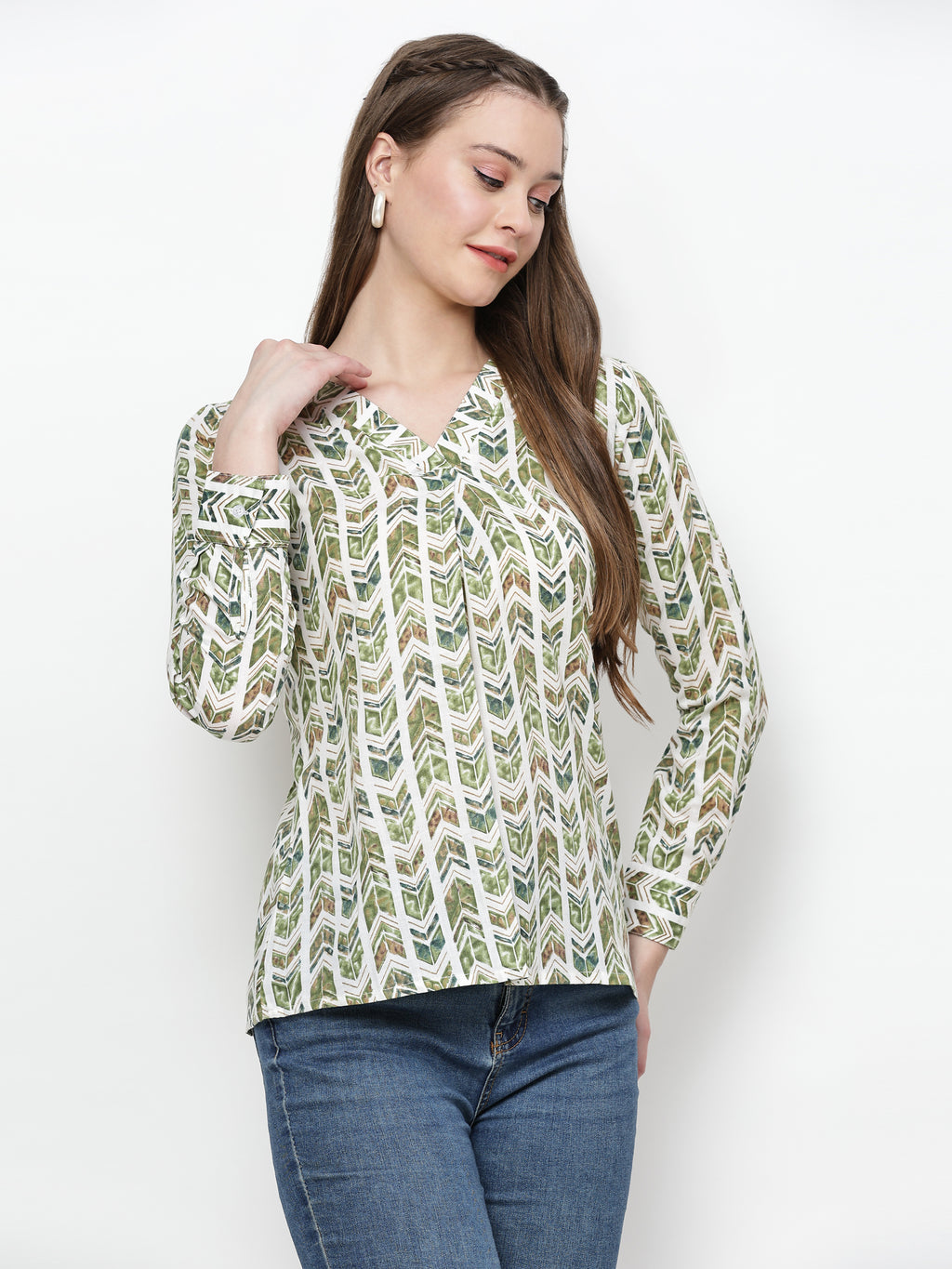 TrendRush Women Green Geometric Printed V-Neck Top
