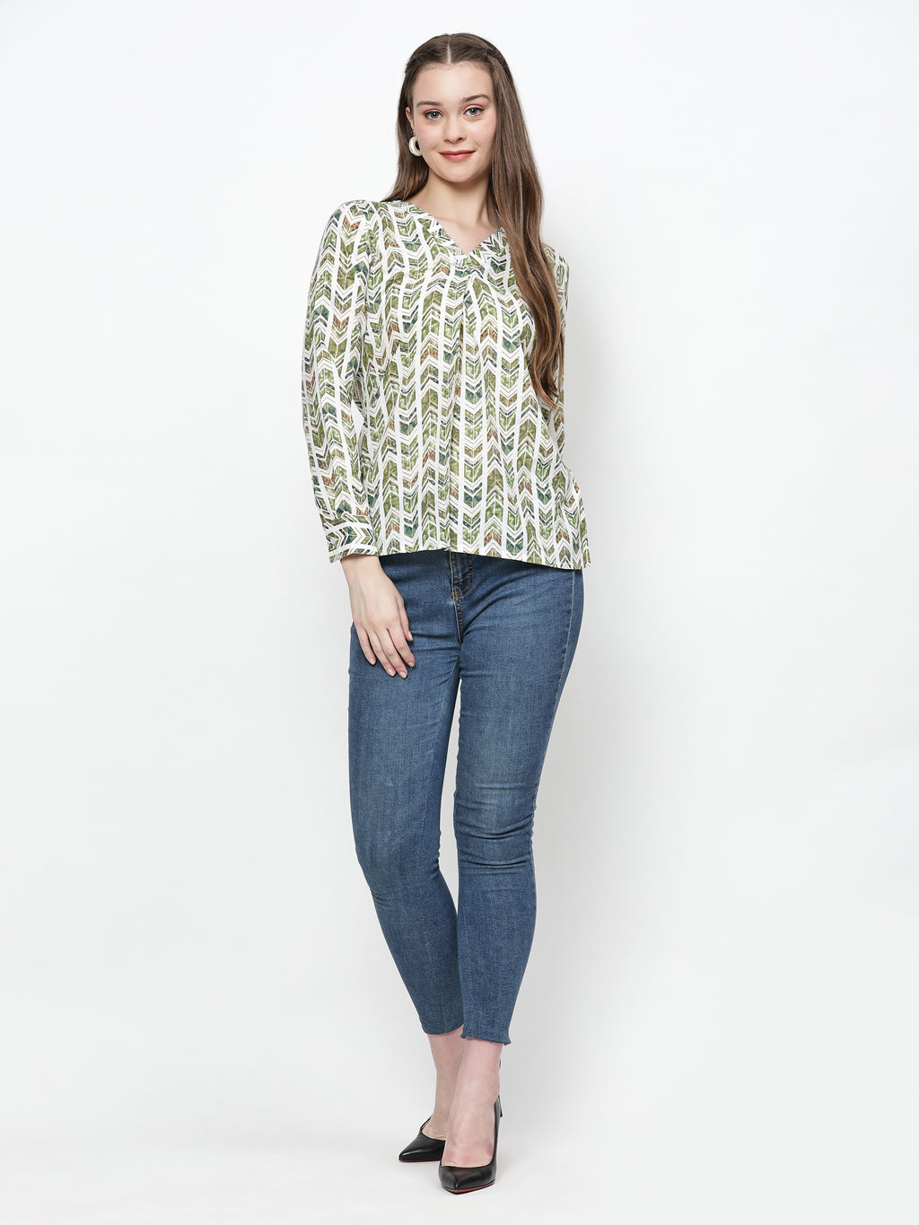 TrendRush Women Green Geometric Printed V-Neck Top