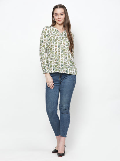 TrendRush Women Green Geometric Printed V-Neck Top