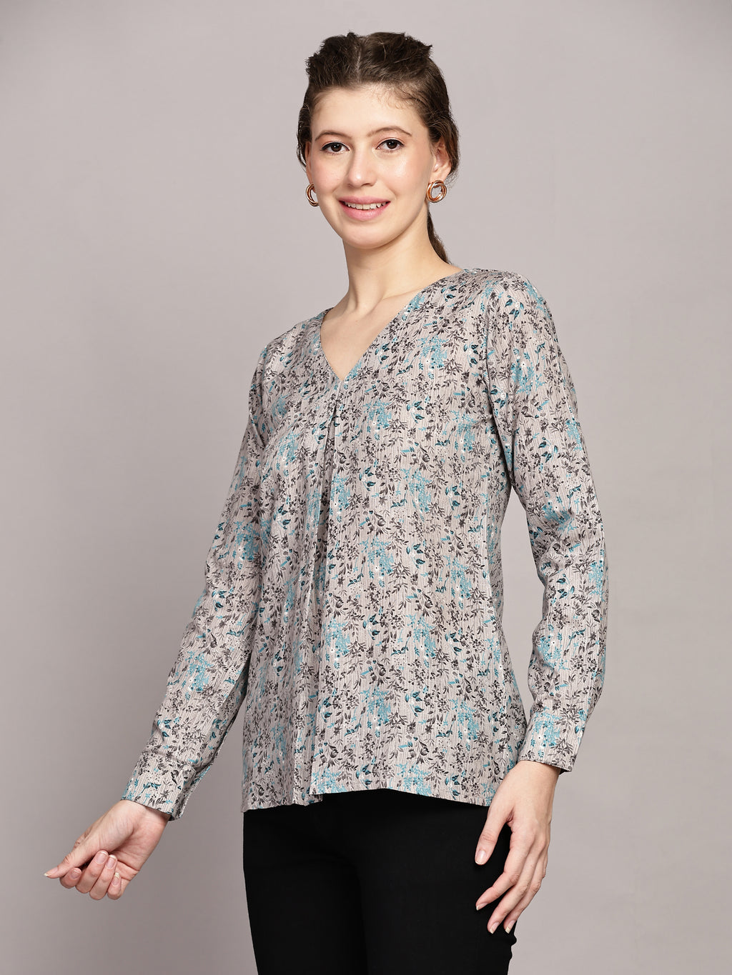 TrendRush Women Grey Floral Printed V-Neck Top