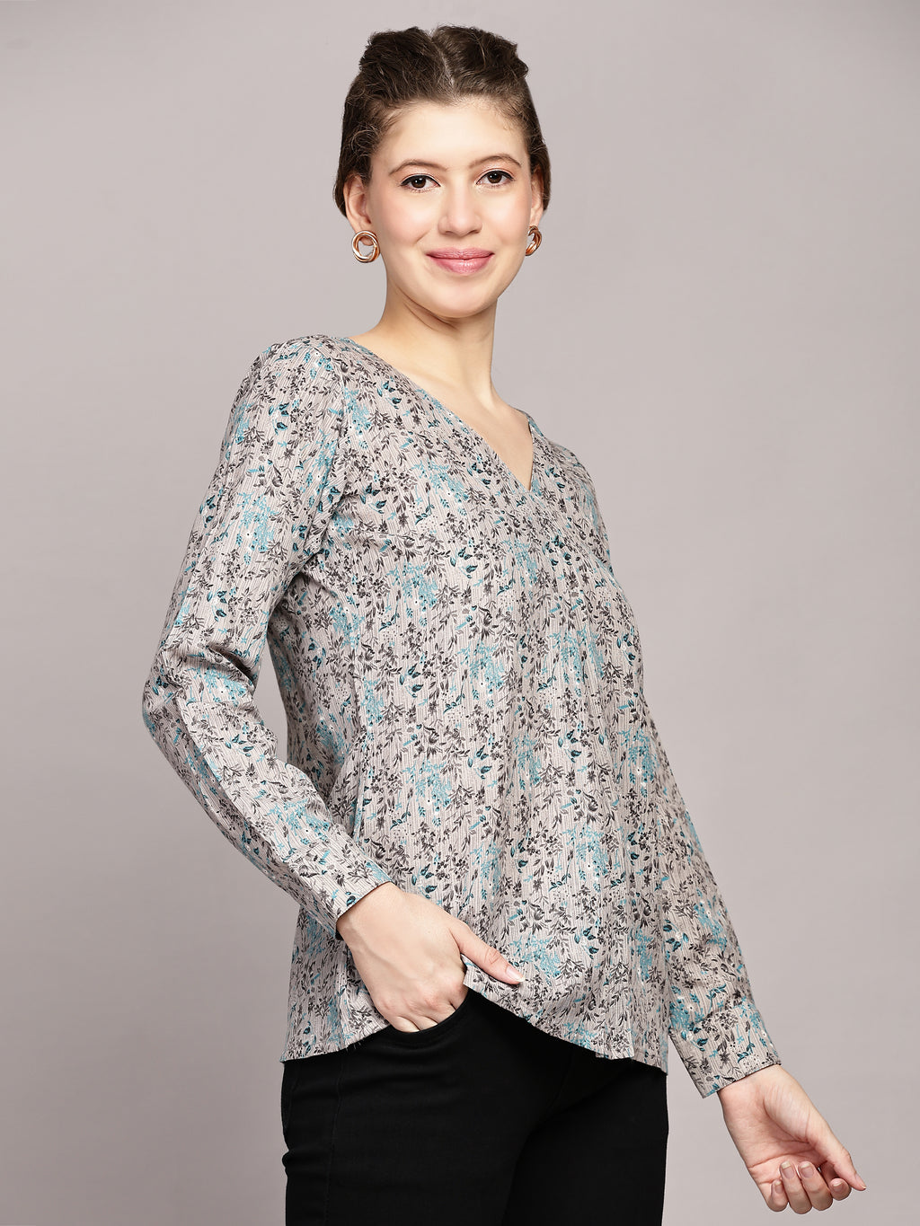 TrendRush Women Grey Floral Printed V-Neck Top