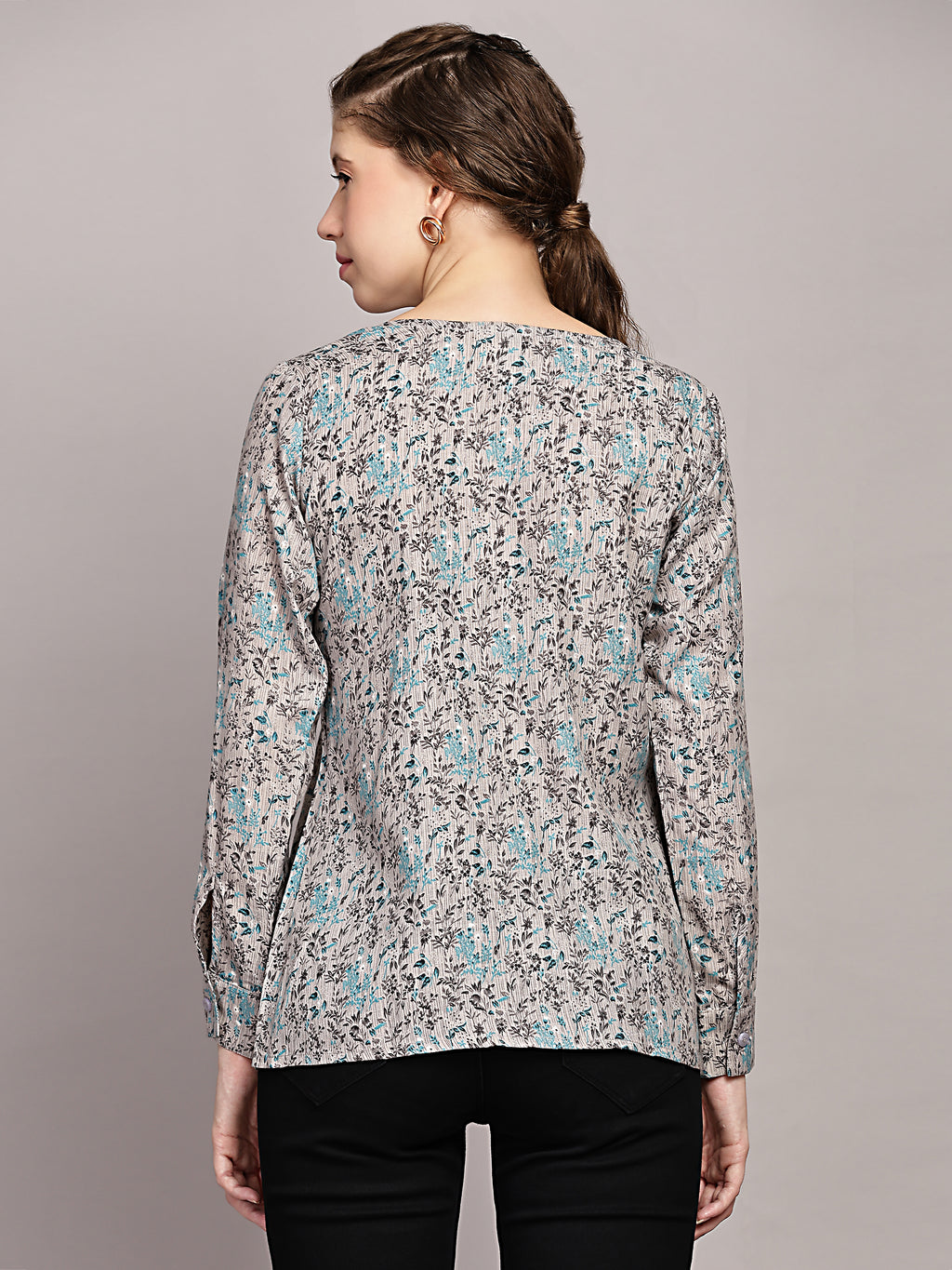 TrendRush Women Grey Floral Printed V-Neck Top