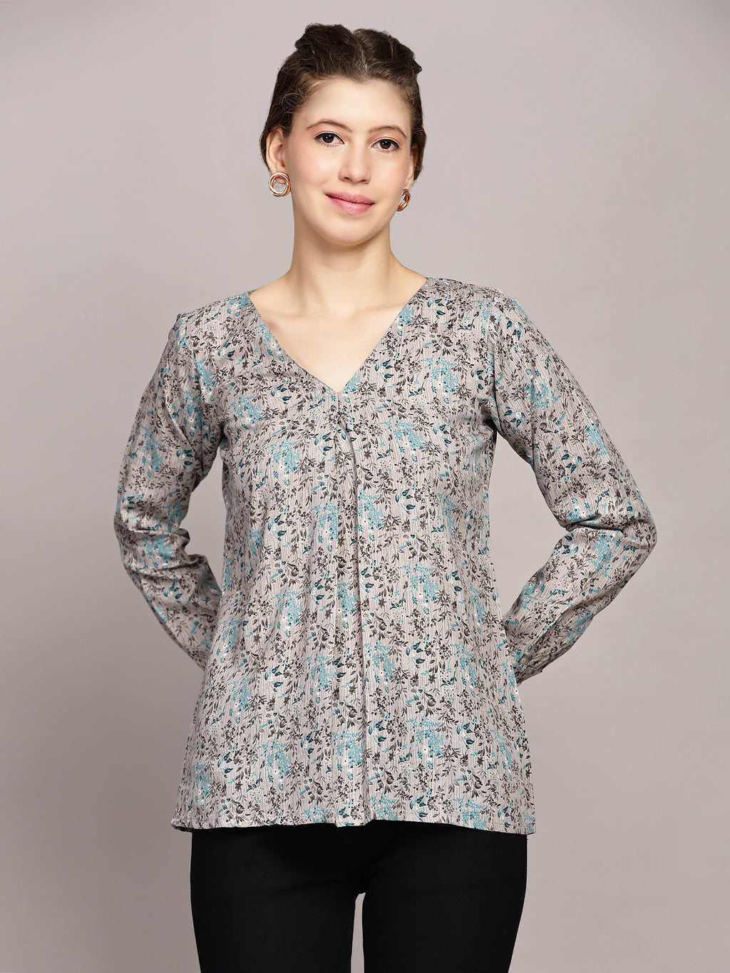 TrendRush Women Grey Floral Printed V-Neck Top