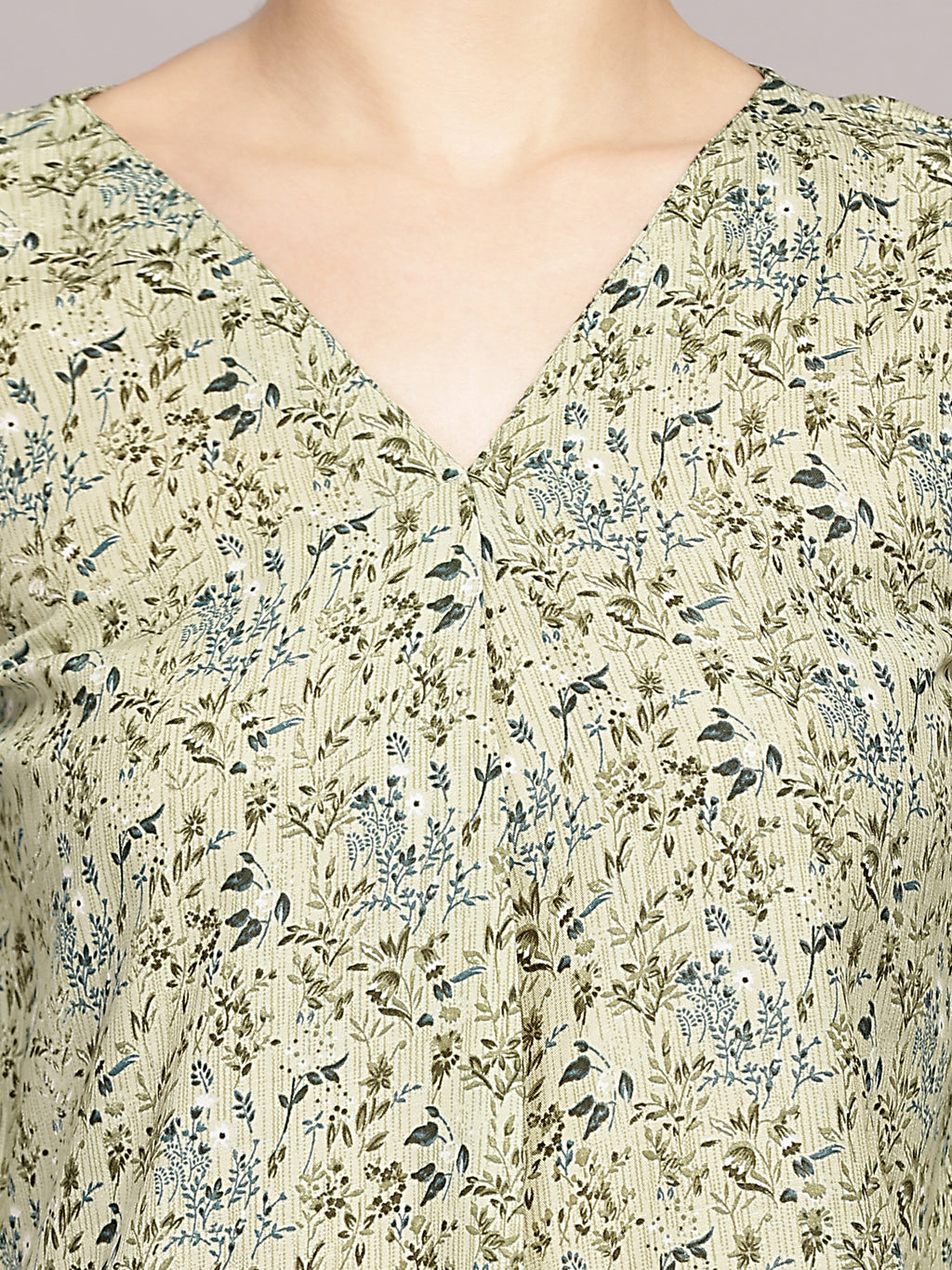 TrendRush Women Green Floral Printed V-Neck Top