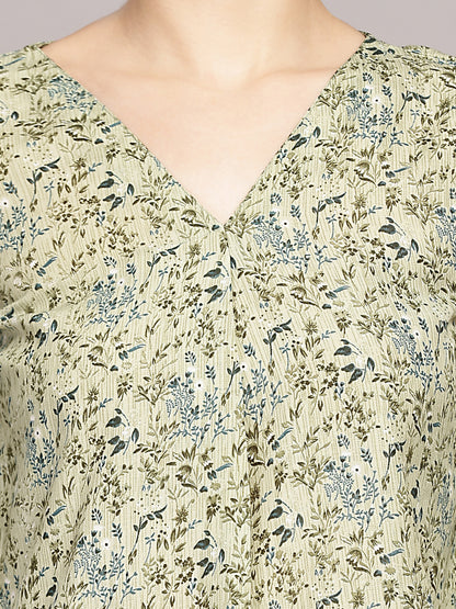 TrendRush Women Green Floral Printed V-Neck Top